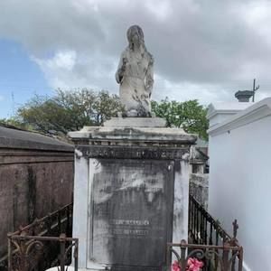 Meet your Posher, Levi